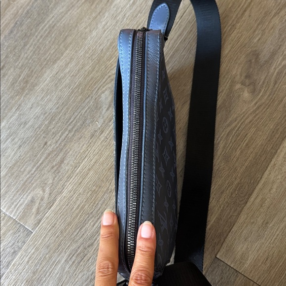 Louis Vuitton blue Monogram Shoulder Bag - Picture 17 of 17